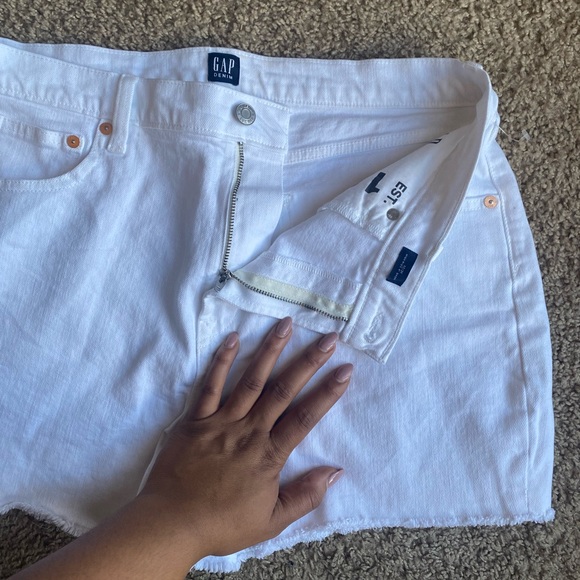GAP Jeans High Rise Shorts - Picture 2 of 2